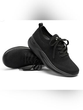 Moshn Leap Women’s Black/Black Sneaker - SZ 7